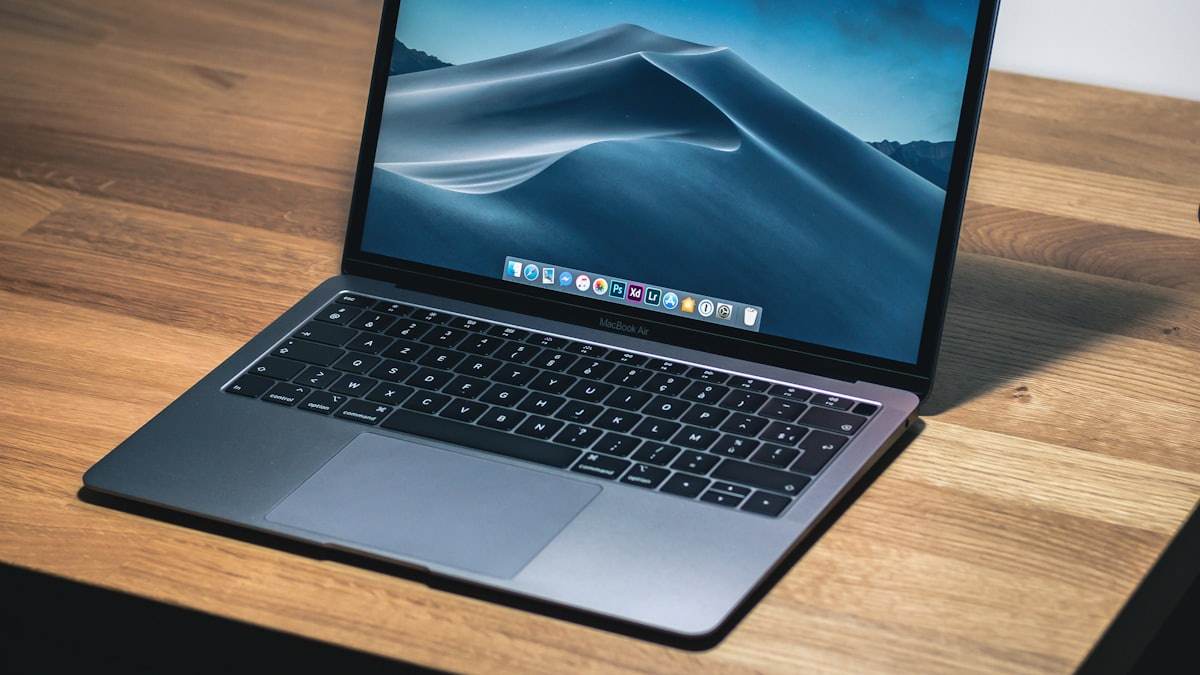 Naprawa laptopa czy nowy sprzęt: kiedy się opłaca serwis